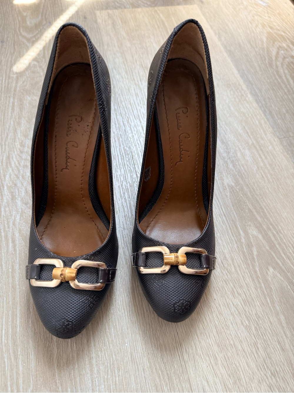 Pierre Cardin Dark Brown Textured Leather Pumps with Gold Chain Accent